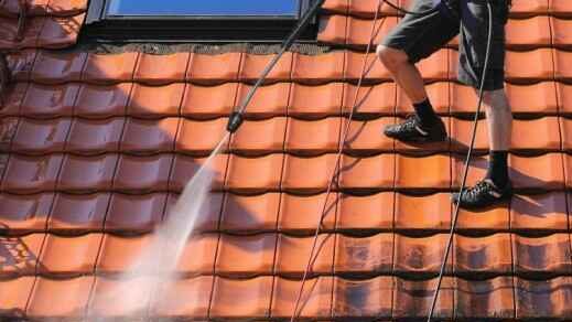 Limpieza de tejados y canalones en Asturias